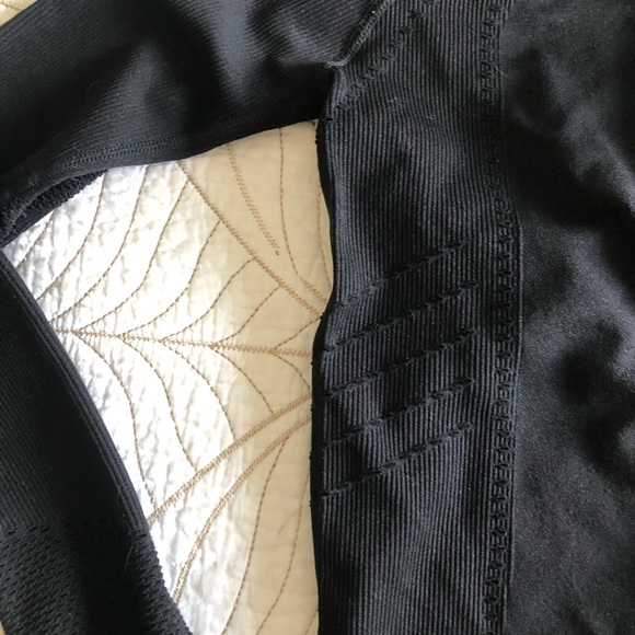 2/$30🍑Like-New FABLETICS Delta Seamless Zip Up - Picture 7 of 9